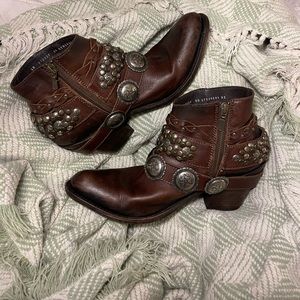 Liberty Black Brown cowboy boots